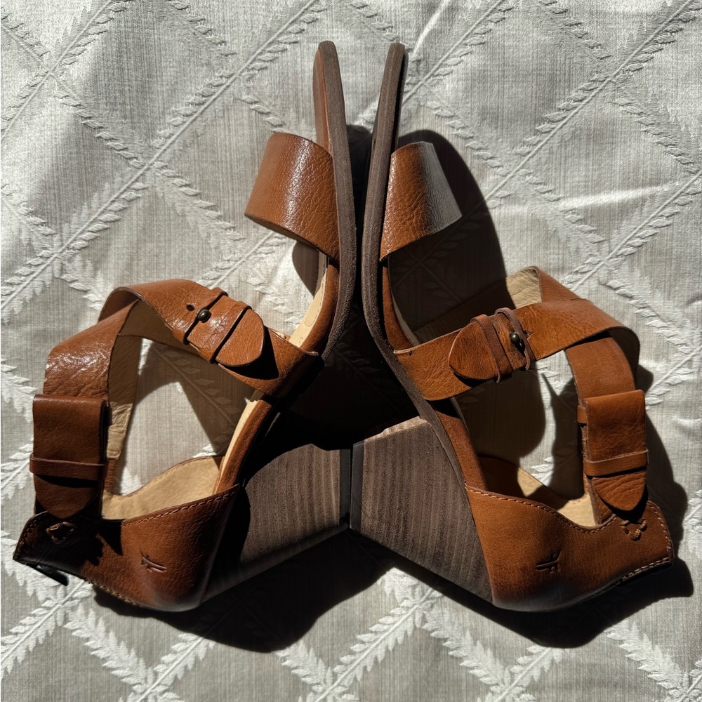 Frye Tan Leather Cross-Strap Heeled Sandals, Size 11 M - Picture 4 of 9